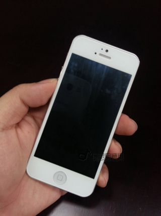 Illustration for article titled First Video of an iPhone 5 Booting Up